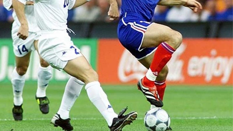 Kỹ thuật qua người đơn giản nhưng cực kỳ hiệu quả trên sân cỏ 1 ky-thuat-qua-nguoi-don-gian